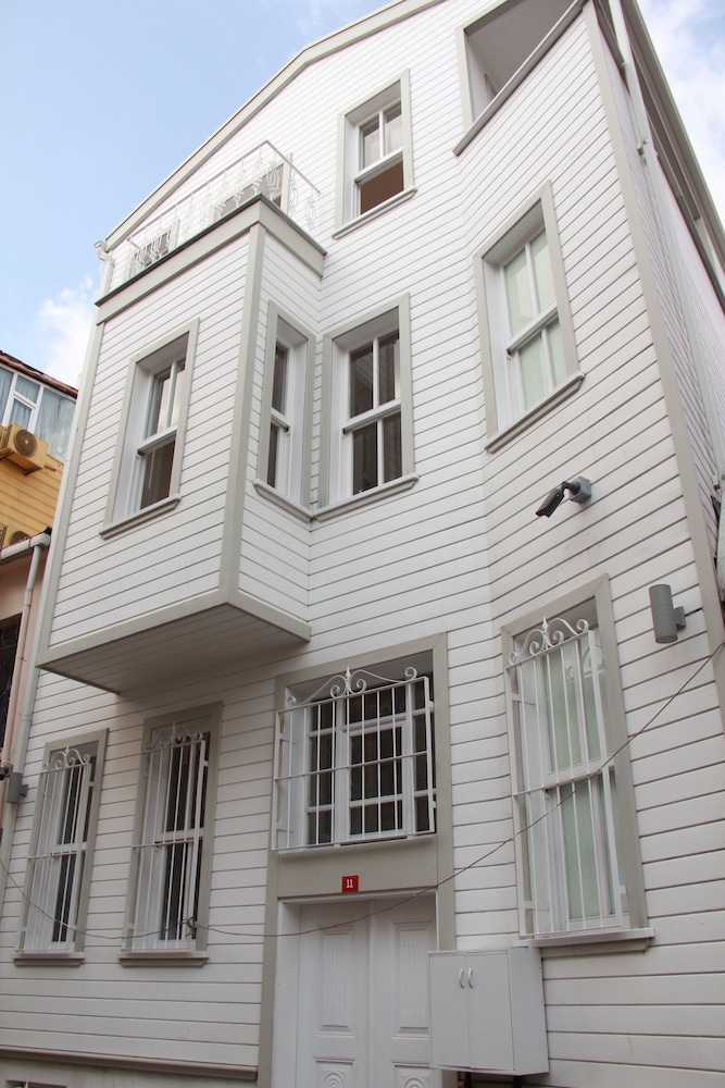 Jasmine Apartment 16