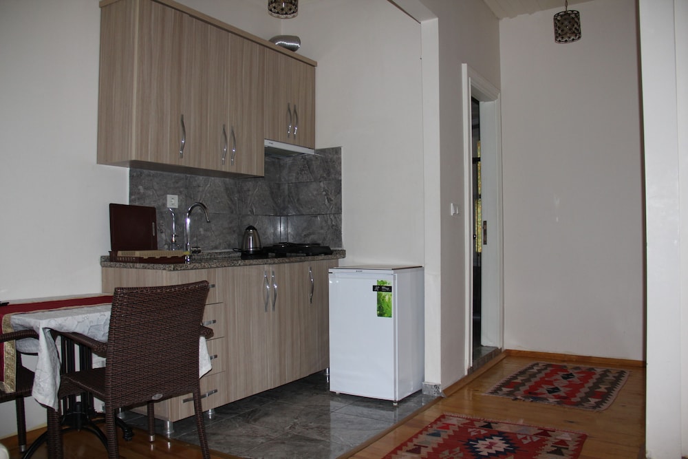 Jasmine Apartment 8