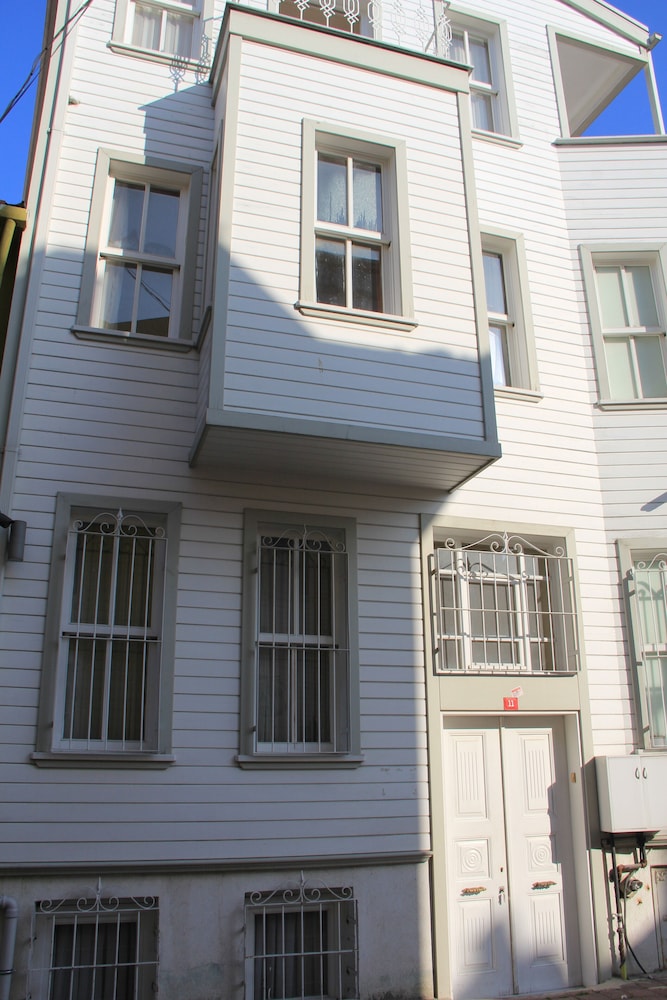 Jasmine Apartment 18