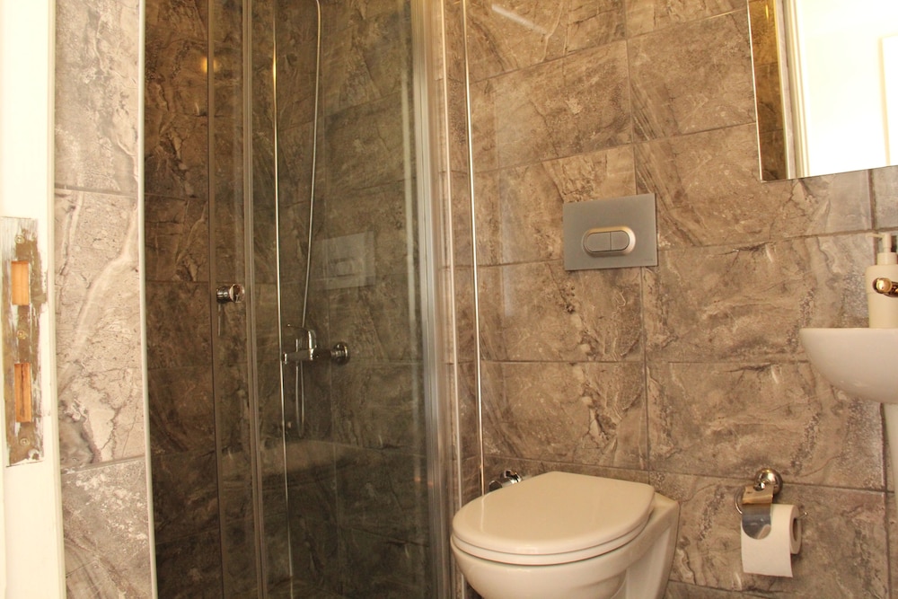 Jasmine Apartment 15