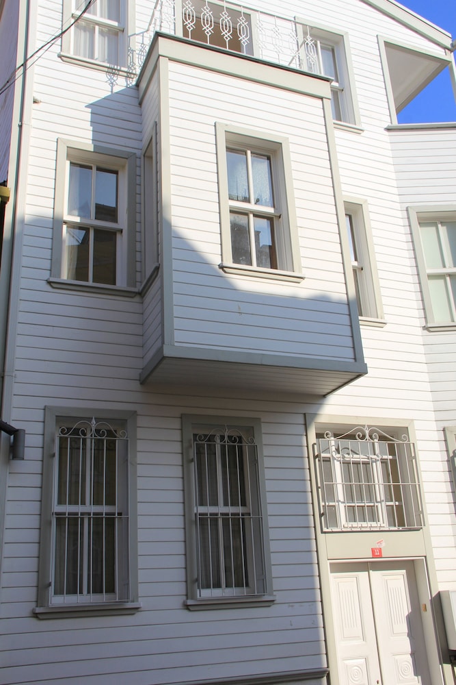 Jasmine Apartment 17