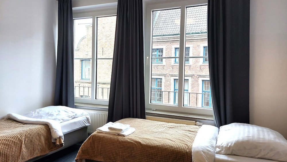 Tolstov-Hotels Old Town Burgplatz Apartment 15