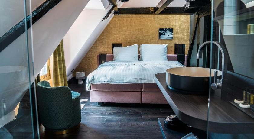 Hotel Frank since 1666 1