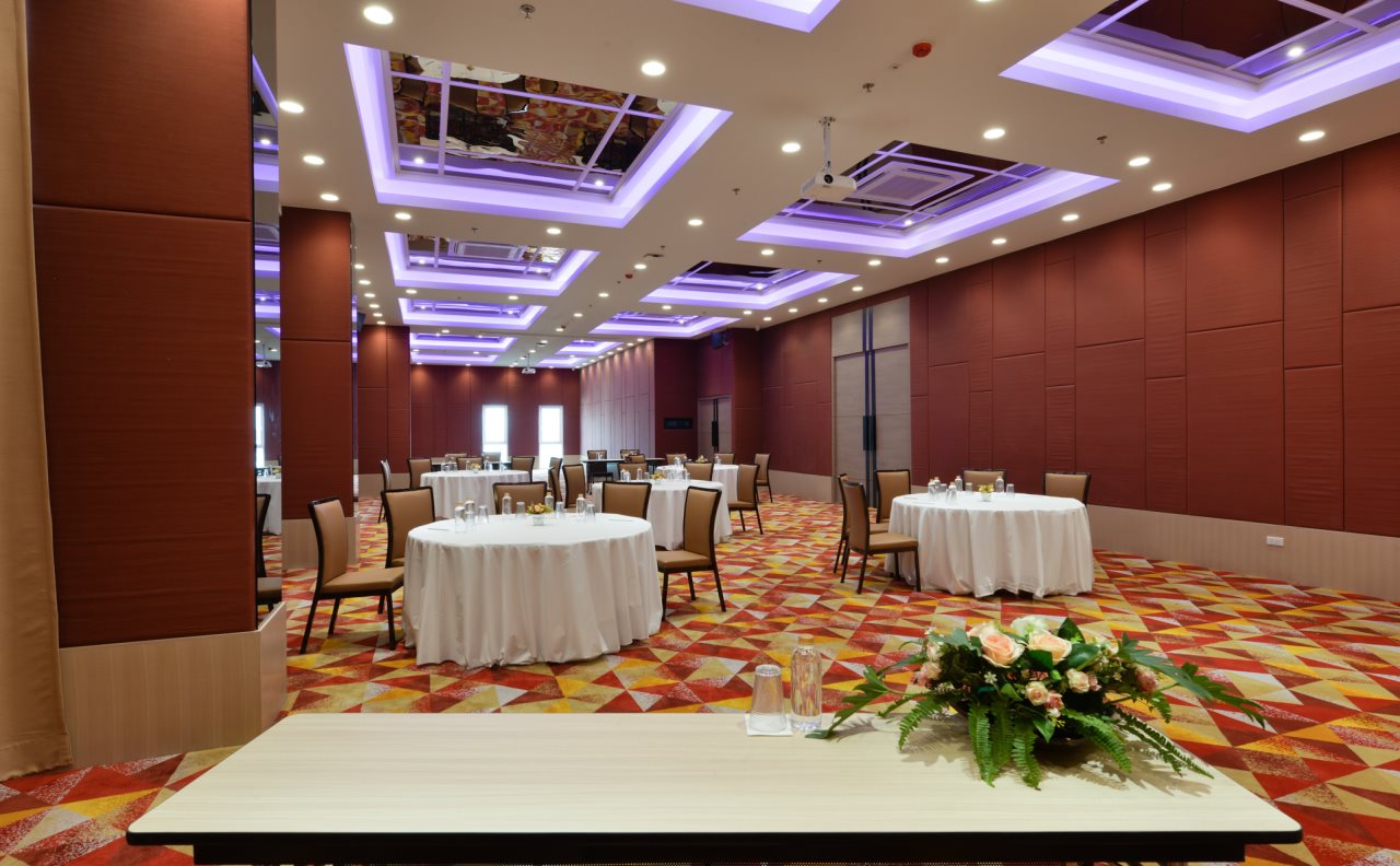 Le D'Tel Hotel & Conference 18