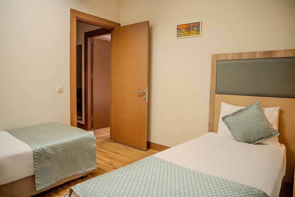 Mari Suites Hotel 8