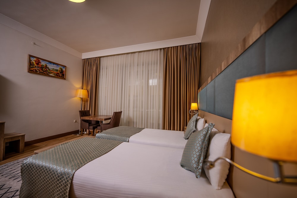 Mari Suites Hotel 6