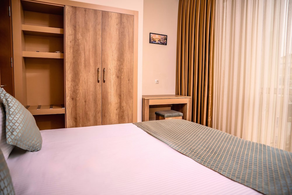 Mari Suites Hotel 9