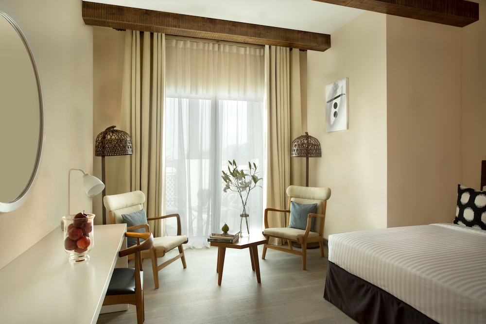 Beach Walk Boutique - Jumeriah 9