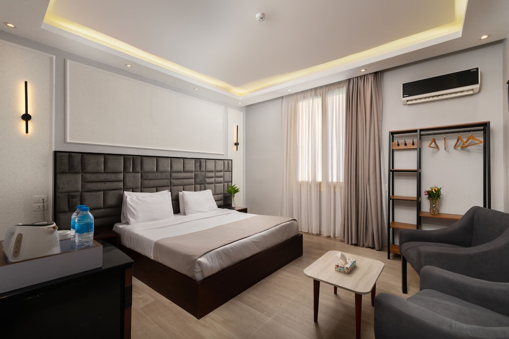 Capital Hotel 21