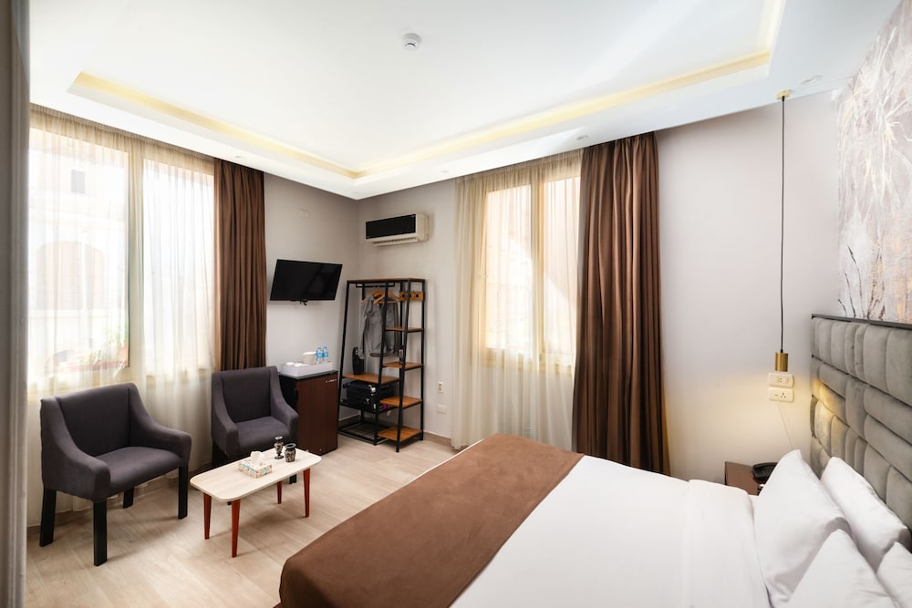 Capital Hotel 9