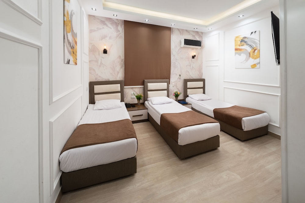 Capital Hotel 24