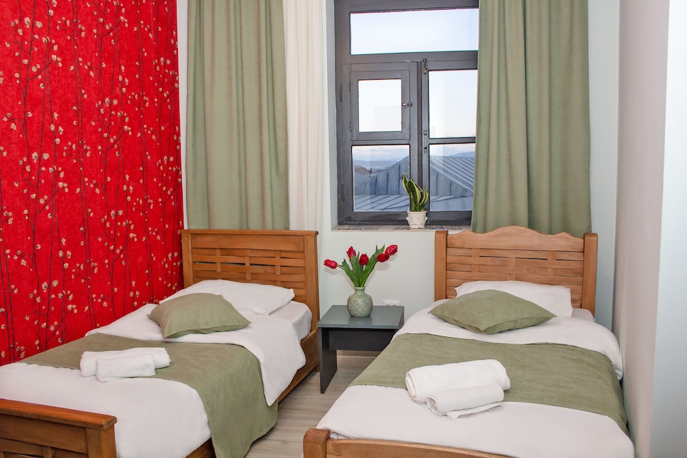 Check Point Hotel 9