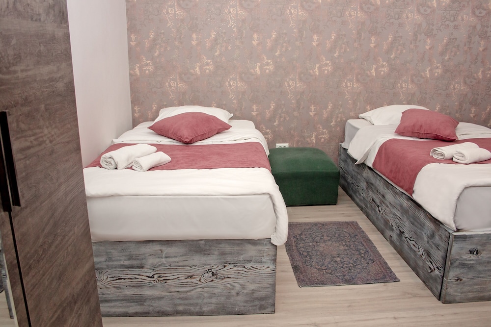 Check Point Hotel 5