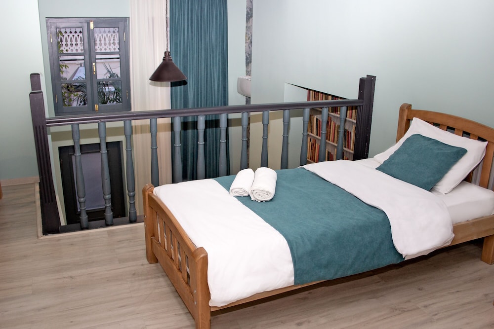 Check Point Hotel 19