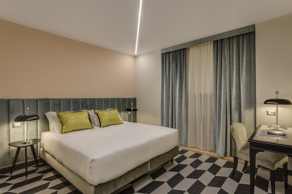 Otivm Hotel 4