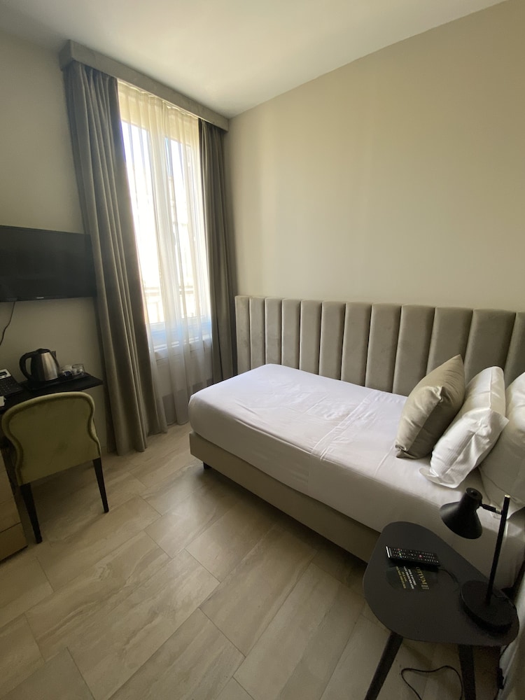 Otivm Hotel 18