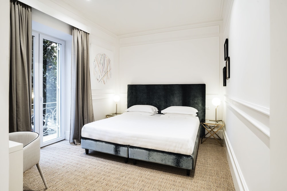 The Shire Hotel 10