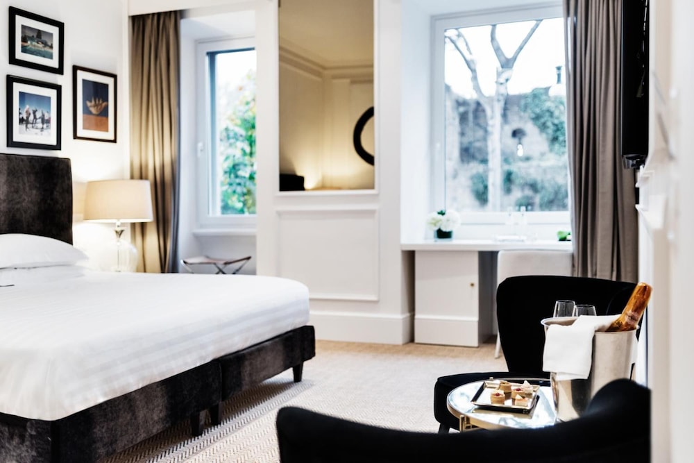 The Shire Hotel 19