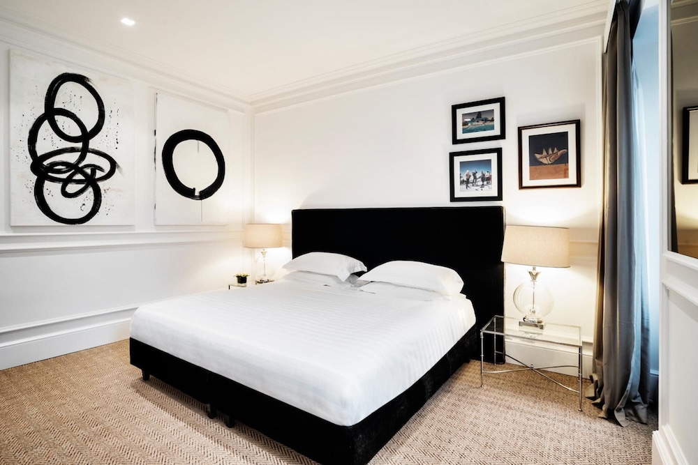 The Shire Hotel 20