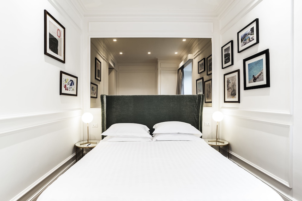 The Shire Hotel 8