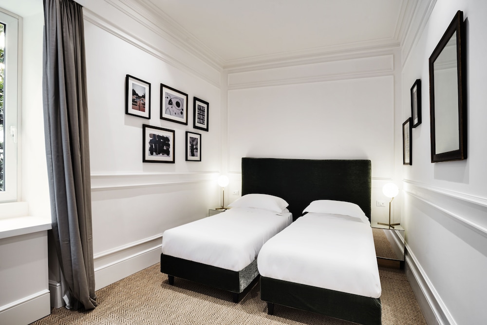 The Shire Hotel 5