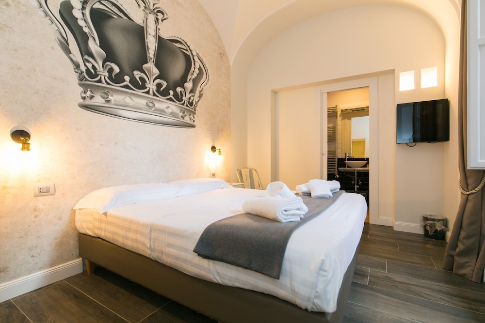 Trevi Contemporary Suite 10