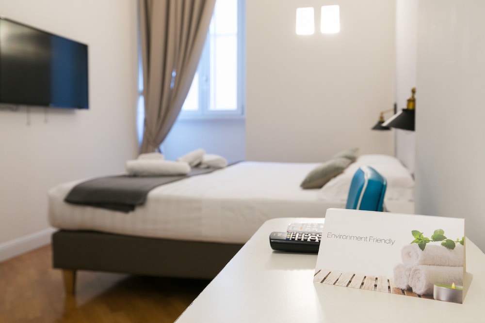 Trevi Contemporary Suite 11
