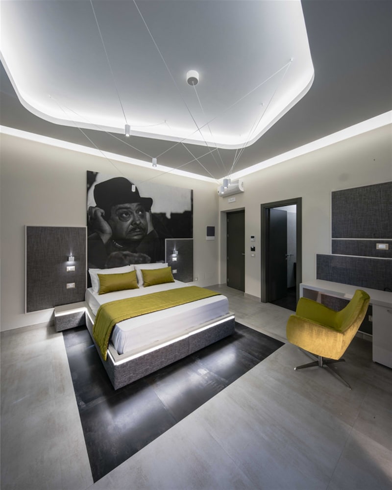 Via Veneto Luxury Suites 13