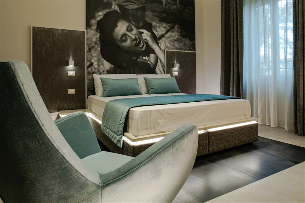 Via Veneto Luxury Suites 20