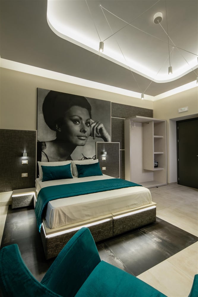 Via Veneto Luxury Suites 18