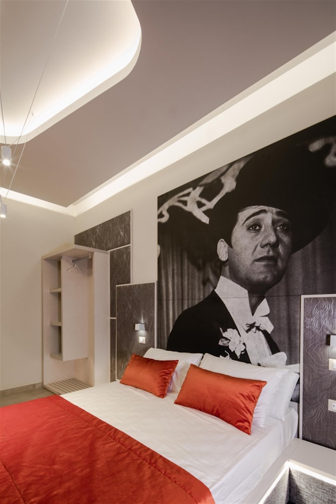 Via Veneto Luxury Suites 9