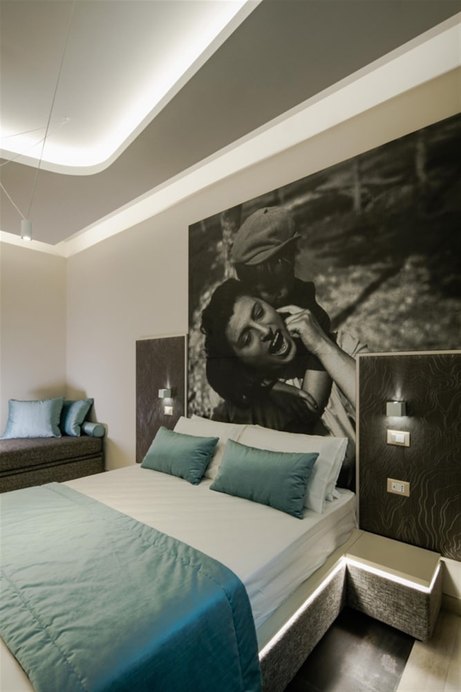 Via Veneto Luxury Suites 12