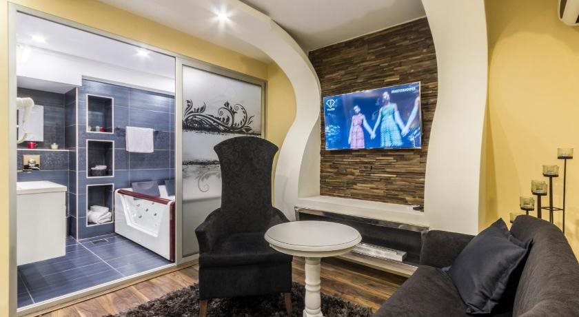 Madison Rooms 18