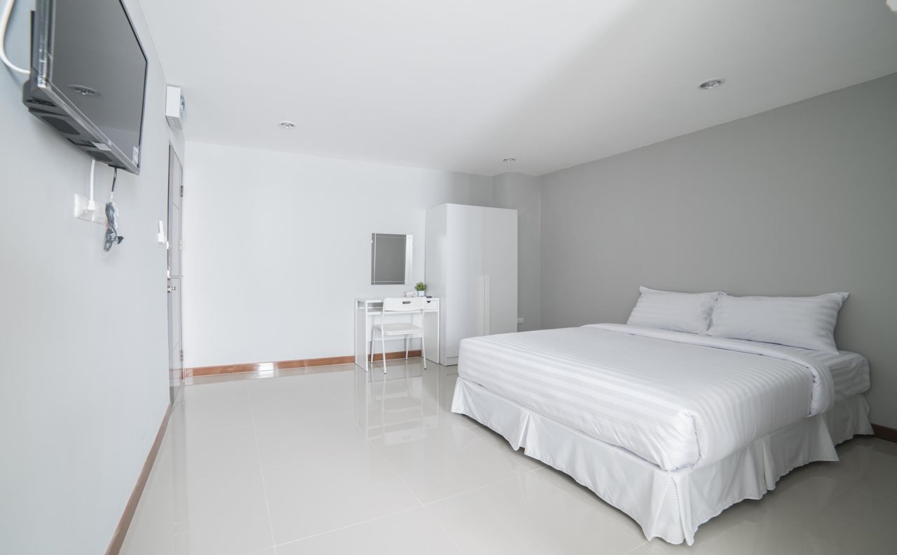 S44Room 8