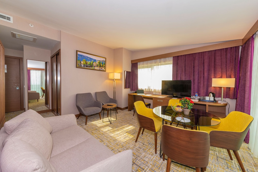 Land Park Hotel 9