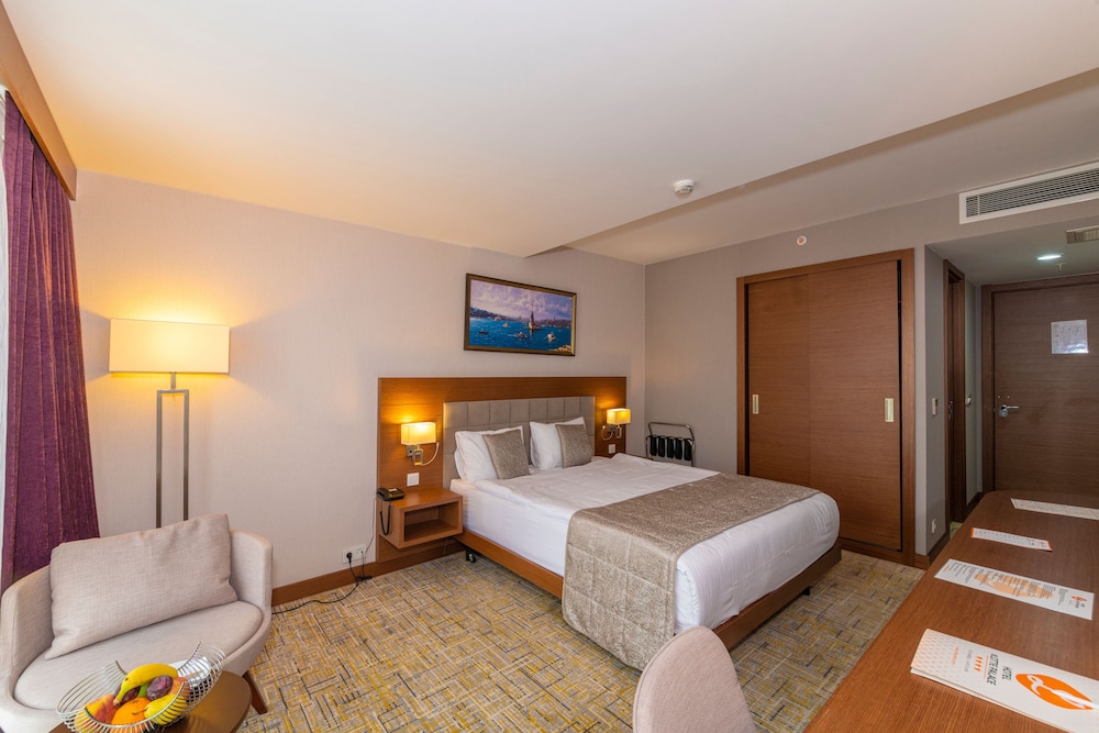 Land Park Hotel 14