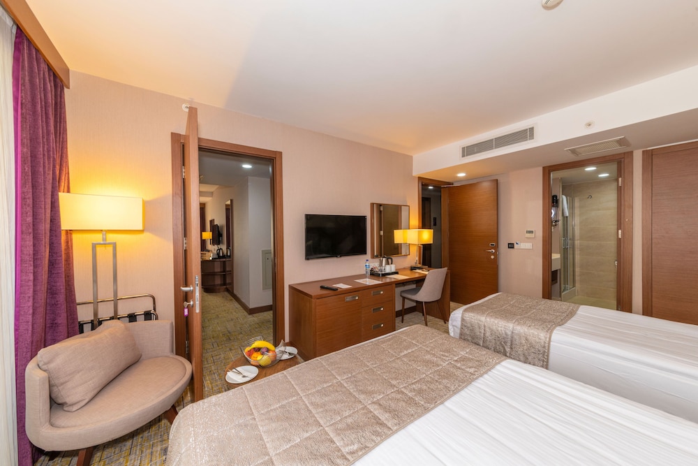 Land Park Hotel 16