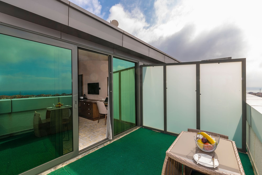 Land Park Hotel 21