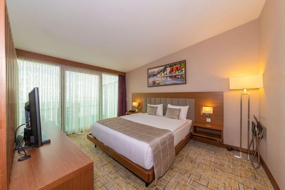 Land Park Hotel 8