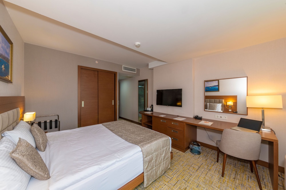 Land Park Hotel 13