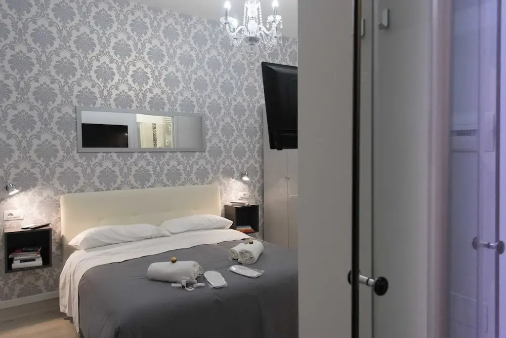 Inside Roma Rooms 19