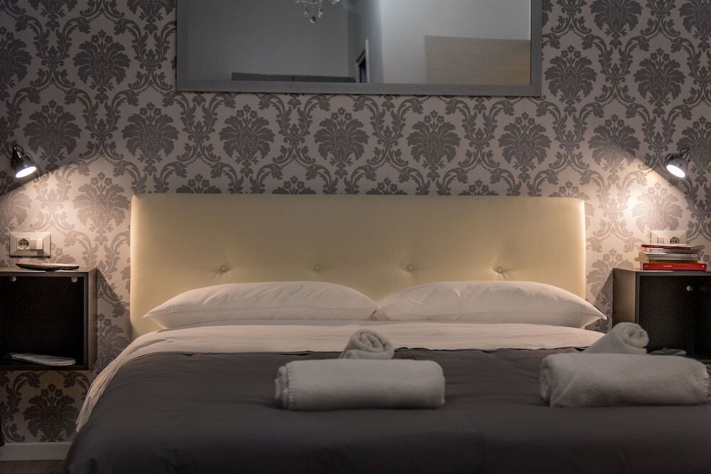 Inside Roma Rooms 4