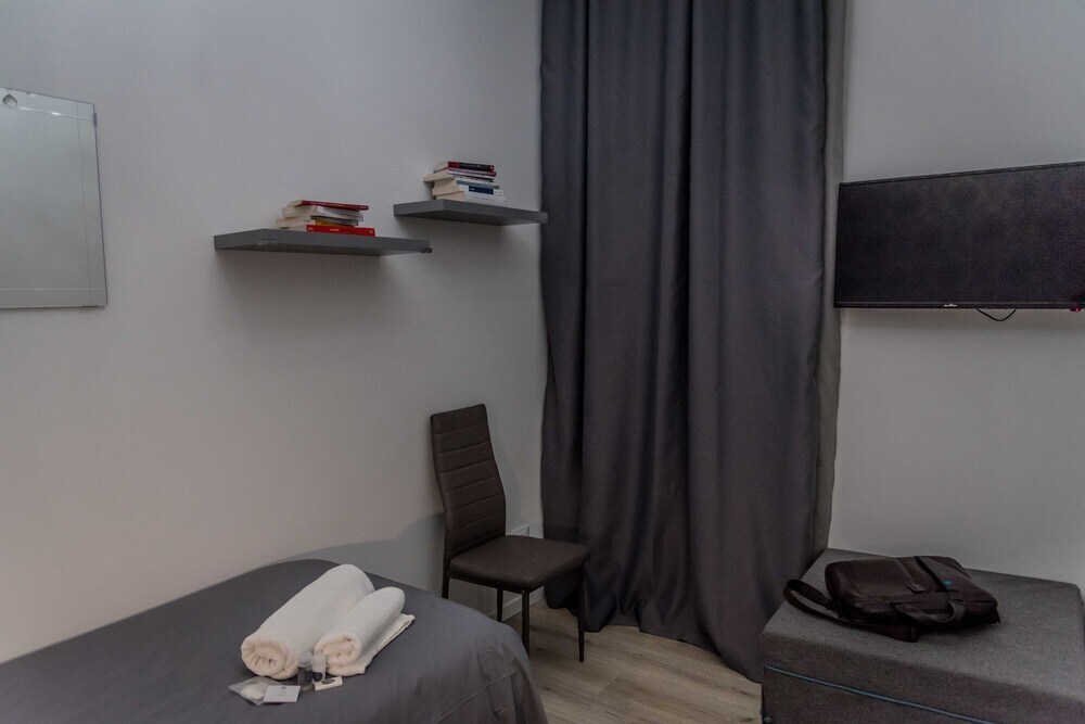 Inside Roma Rooms 3