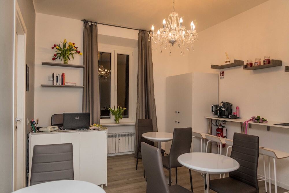 Inside Roma Rooms 13
