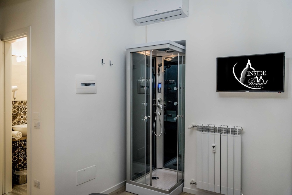 Inside Roma Rooms 5