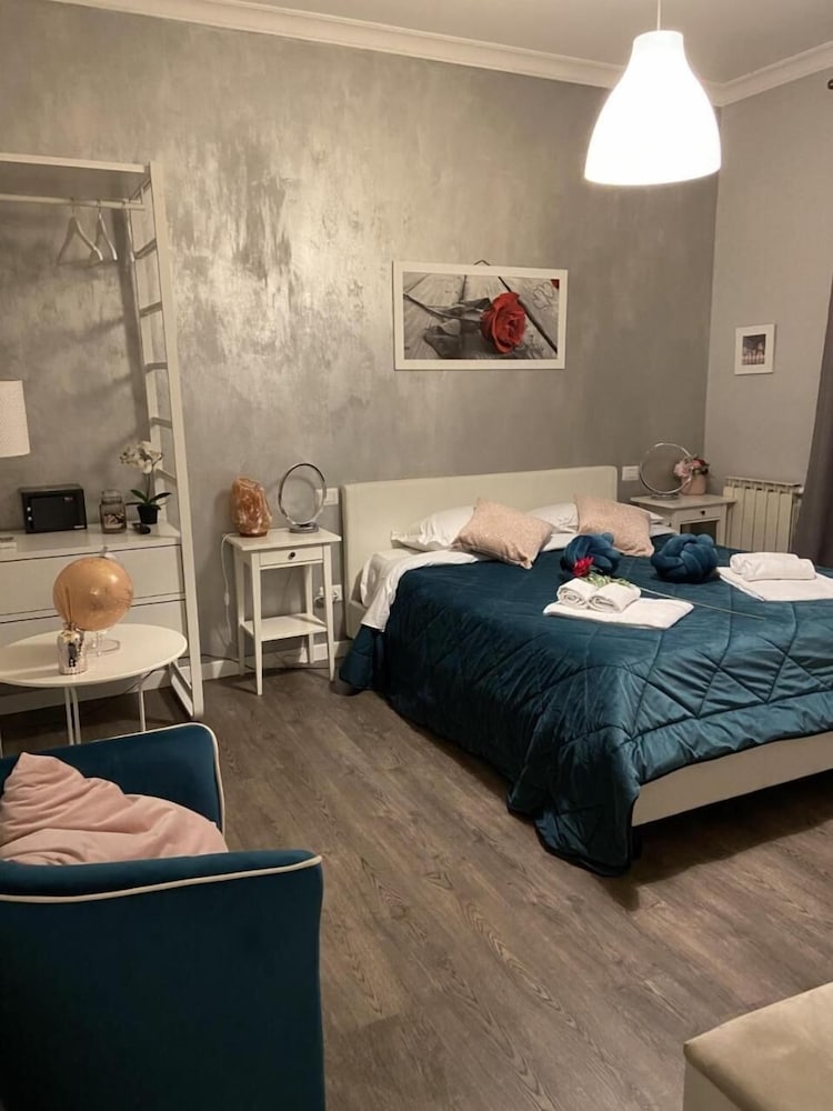 A 2 Passi dai Musei Guest House 18