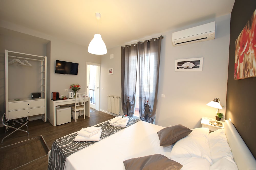 A 2 Passi dai Musei Guest House 7