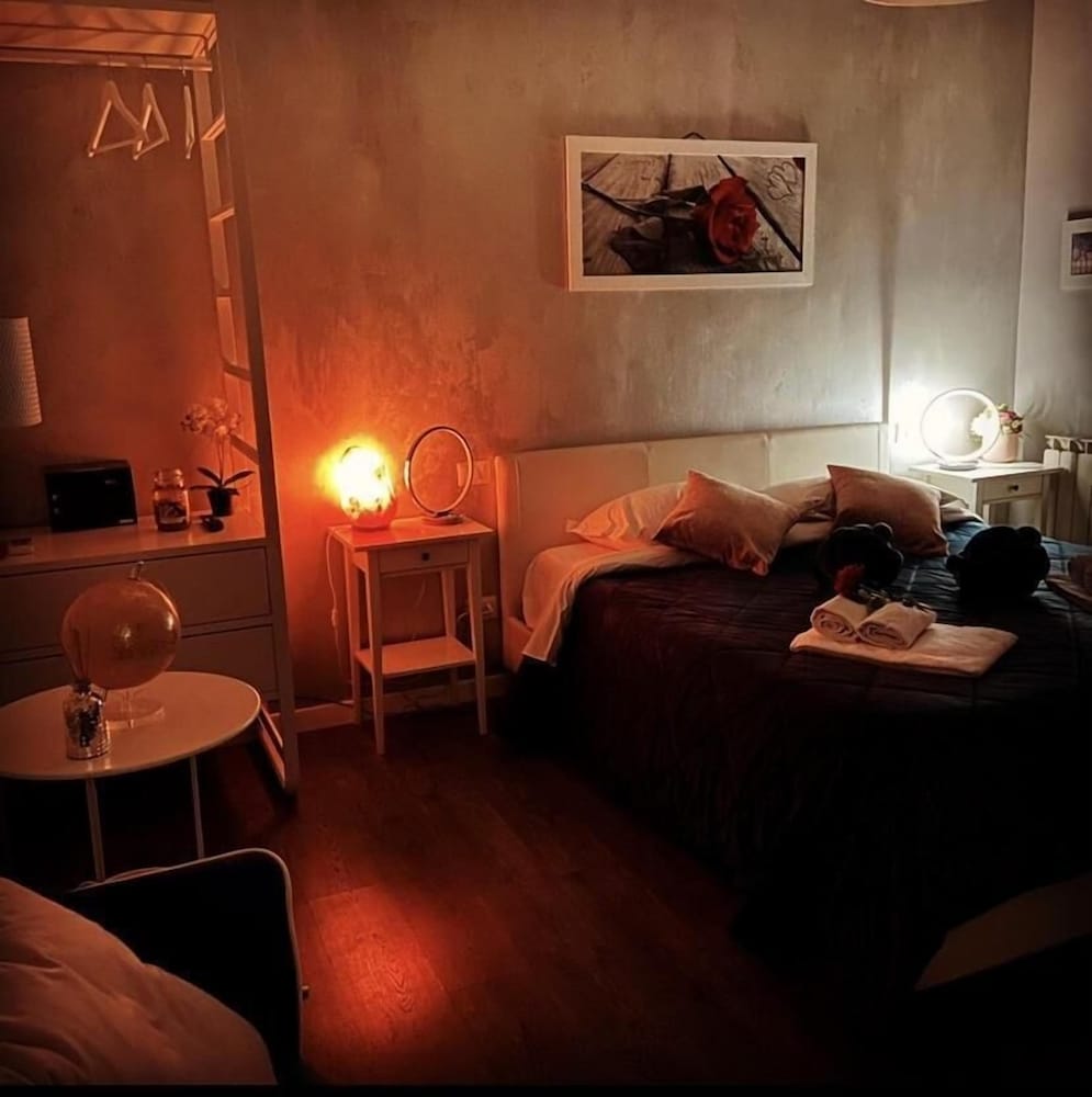A 2 Passi dai Musei Guest House 17