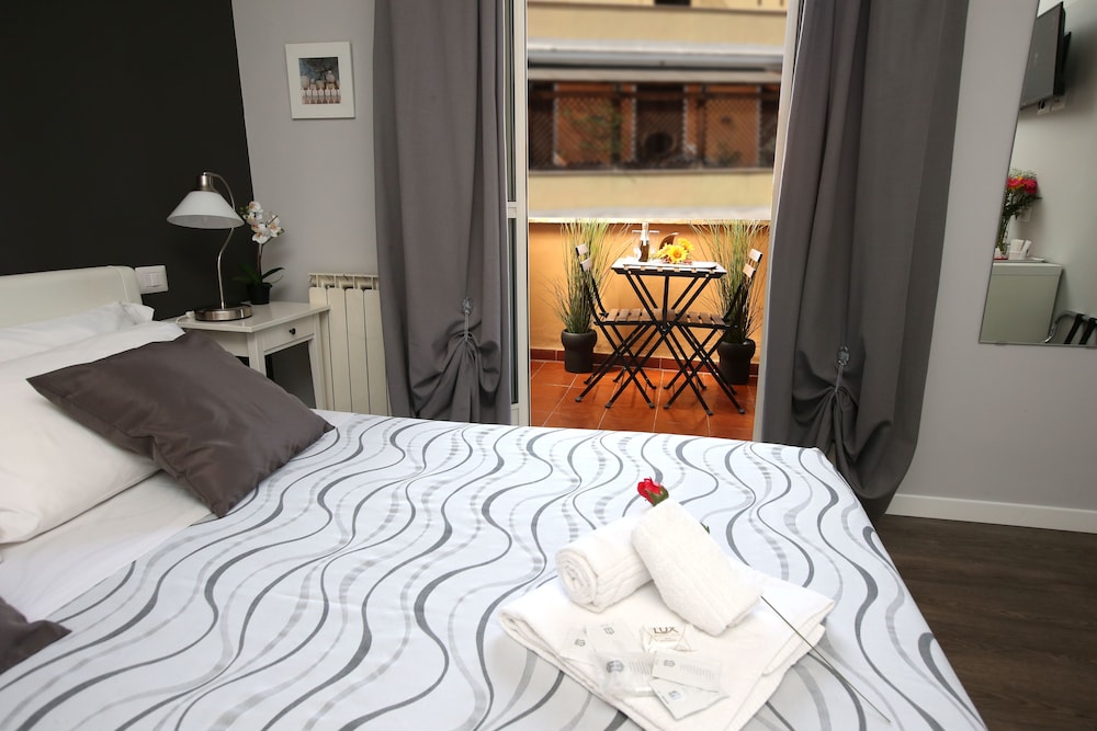 A 2 Passi dai Musei Guest House 6