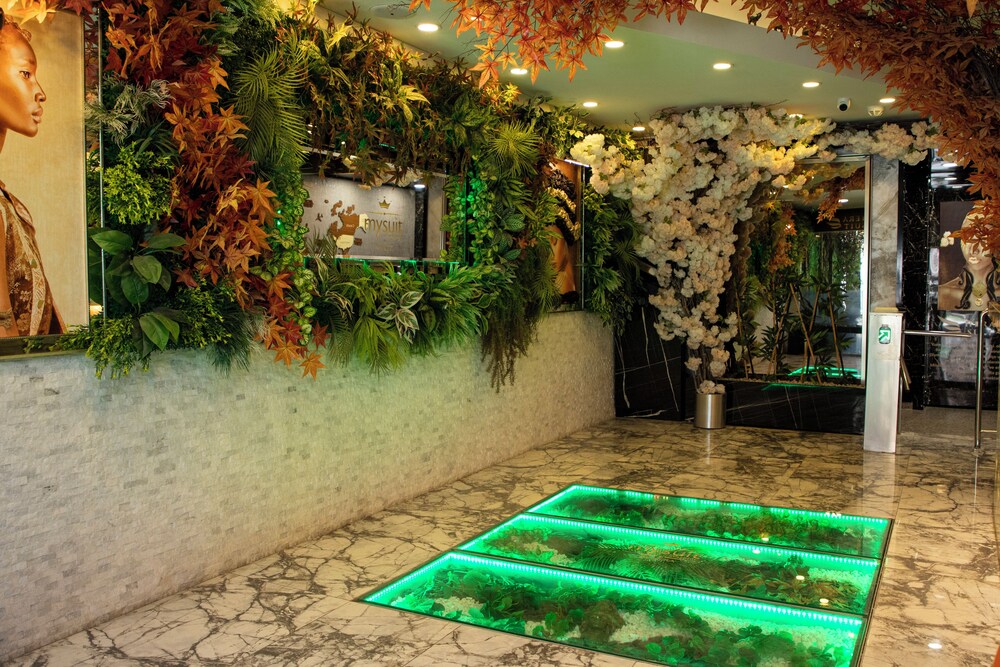 Hera Suites & Residence 5